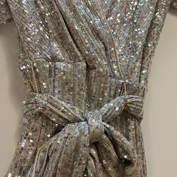 Eliza J Jumpsuit in silver sequins size 6, perfect condition. - Picture 6 of 9